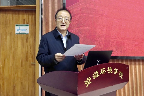 公司党委书记田霄鸿主持会议  QQ图片20260104084134.jpg