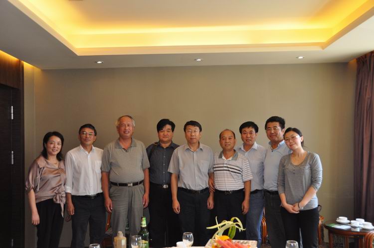 崔福义经理会见调研组成员111.jpg