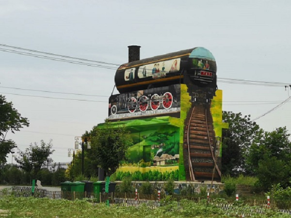 4d37c3e056904a04833637acac13cabb.jpg 崔西沟-幸福火车头.jpg