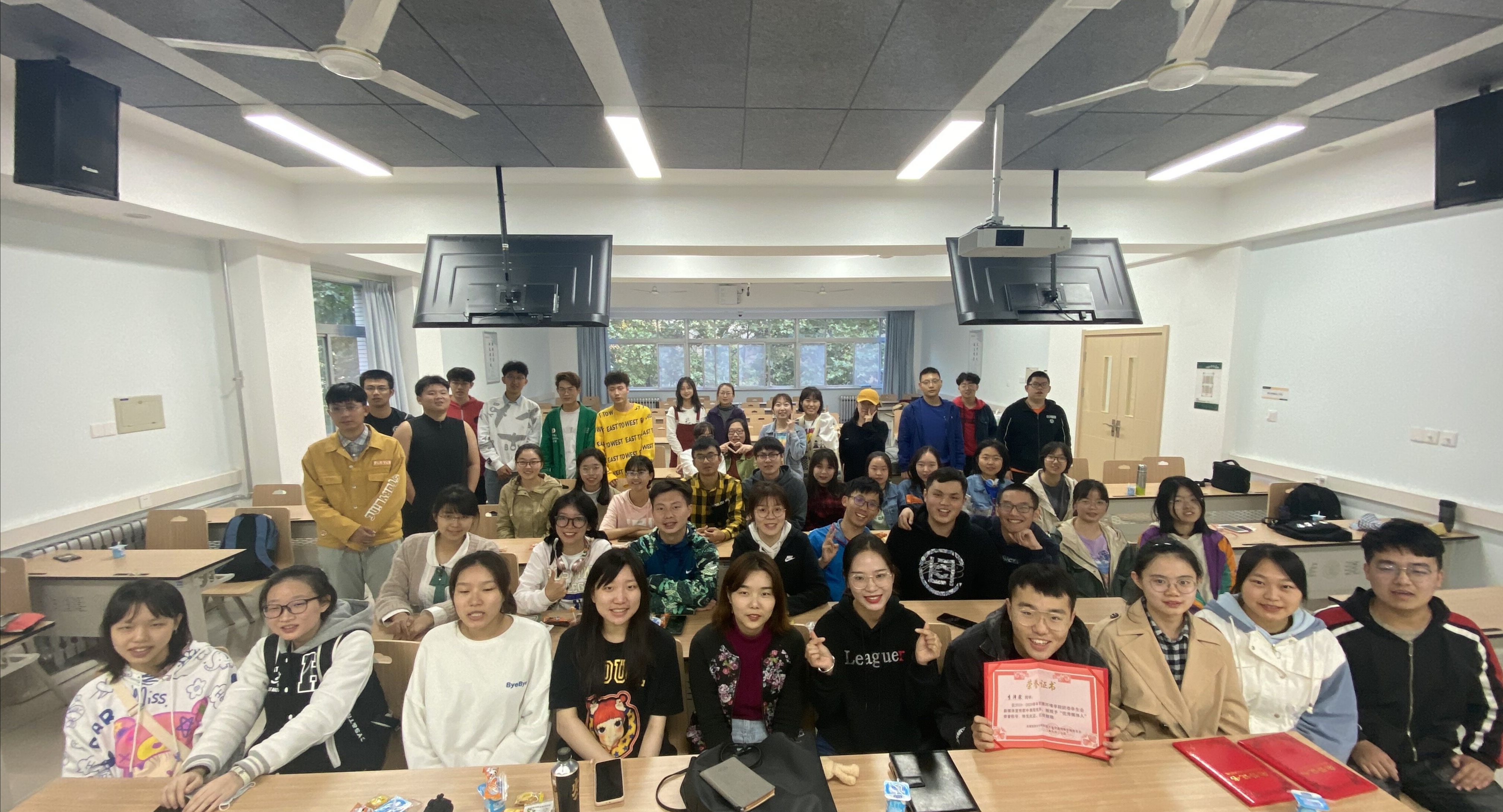 bbd91cf6bc124bbf93be9fc393b00755.jpg bbd91cf6bc124bbf93be9fc393b00755.jpg