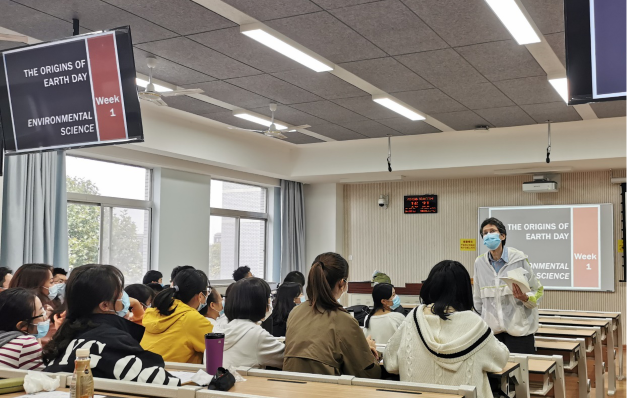 238891de60224e12bbe417405fec7362.png 外教在上口语课.png