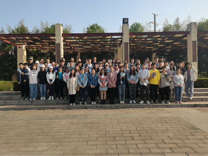 e615d08bce72426282a07800aed7e5d0.png 图1 支部成员合照.png