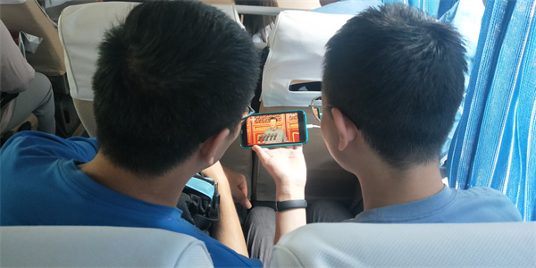 d56970e7948547e2ad7ee9188b0b603f.jpg 第二篇图3实习途中学习习近平总书记在庆祝中国共产党成立100周年大会上的讲话.jpg