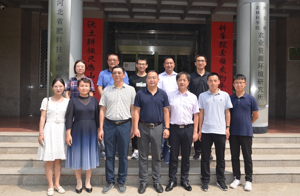 河北省农林科公司合影_副本.jpg